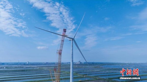 配资世家 全球最大26兆瓦级海上风电机组成功吊装